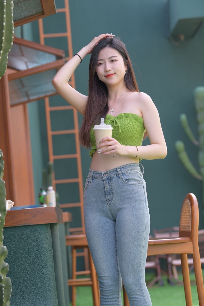 妈趴开双脚让儿子诵pg电子模拟器妈(图1)