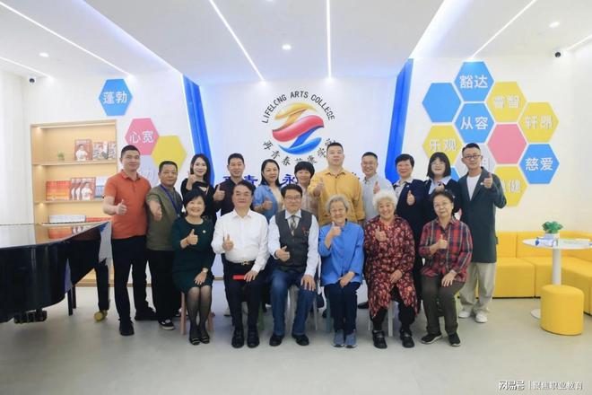 成为时尚 香囊传承中医文化pg电子中文模拟器艺术康养(图2)
