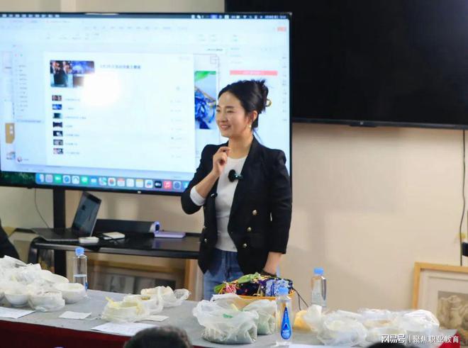 成为时尚 香囊传承中医文化pg电子中文模拟器艺术康养(图3)